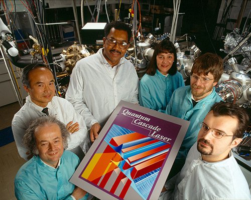 history-quantum-cascade-laser_team_reduced.jpg
